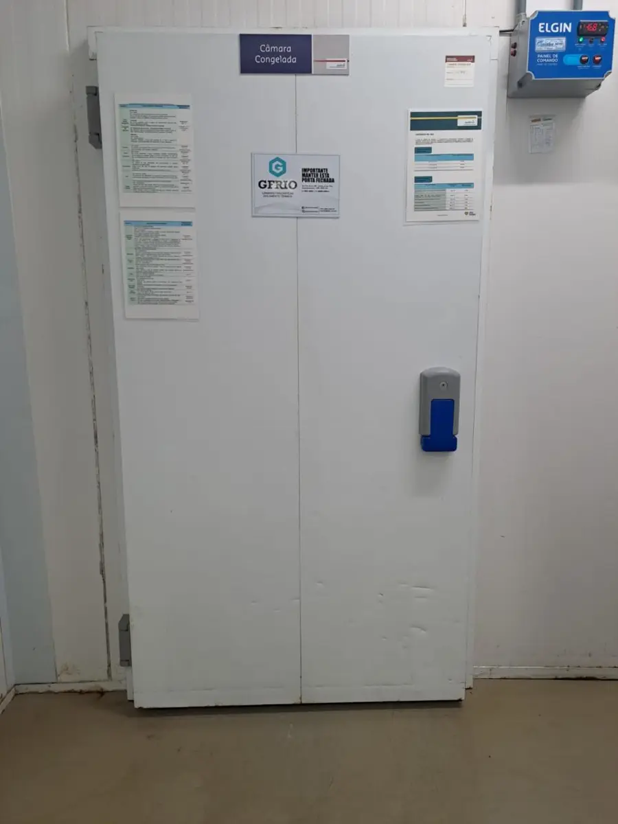 Porta para câmara fria industrial - Gfrio